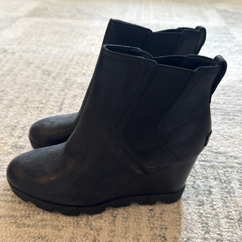 Sorel Women's Joan Uptown Chelsea Lug Sole Booties